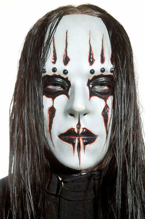 Joey Jordison // 16 years and five albums later, Slipknot's masks have evolved time and time again Mick Thomson, Slipknot Band, Joey Jordison, Paul Gray, Mascaras Halloween, Stone Sour, Arte Punk, Corey Taylor, Fx Makeup