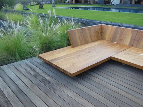 Strata - built-in oversized bench/daybed Built In Outdoor Sofa, Bench Daybed, Backyard Furniture, Diy Garden Furniture, Casa Exterior, Garden Seating, Garden Sofa, Outdoor Wood, Garden Bench