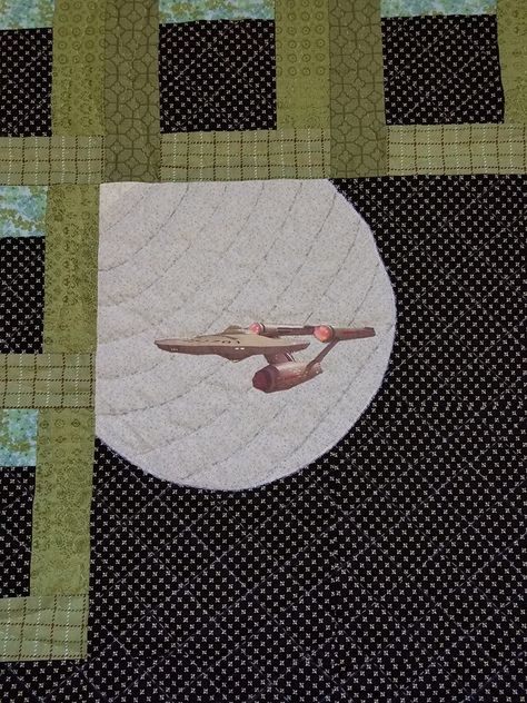 Star Trek Quilt Patterns, Geek Quilt, Star Trek Quilt, Fandom Crafts, Star Wars Quilt, Space Quilt, End Of December, Starship Enterprise, Sewing Class