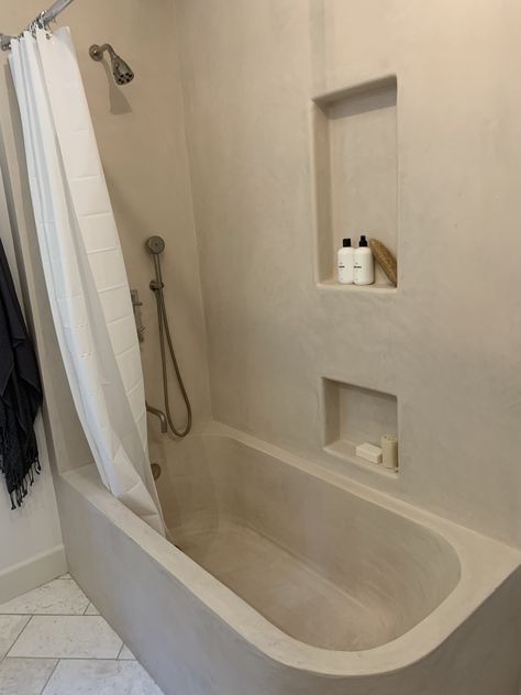 Shower Plaster, Bathroom Vibes, Roman Tub, Bathroom Inspo, Alcove Bathtub, Bathroom Design, Honey, Bath, Shower