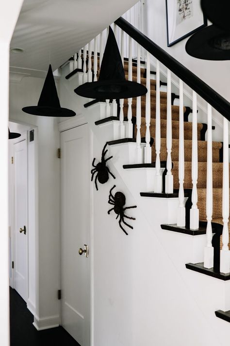 Chic Halloween Decorations, Hanging Witch Hats, Bat Wreath, Best Halloween Decorations, Styling A Bookcase, Chic Halloween Decor, Halloween String Lights, Spooky Chic, Hanging Witch