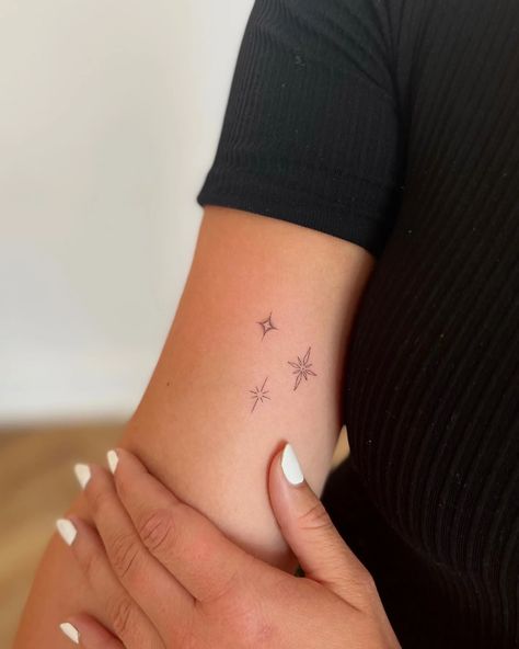 Ster Tattoo, Tattoo Pisces, Herz Tattoo Klein, Self Tattoo, Wörter Tattoos, Sparkle Tattoo, Monster Tattoo, Herz Tattoo, Handpoke Tattoo