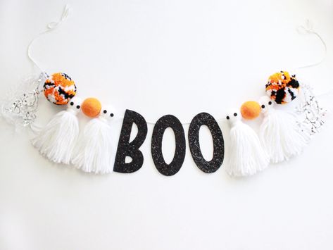 Boho Halloween Makeup Looks That Will Turn Heads Yarn Pom Poms, Handmade Garland, Garland Halloween, Boho Halloween, Halloween Garland, Handmade Yarn, Felt Halloween, Yarn Pom Pom, Boo Ghost