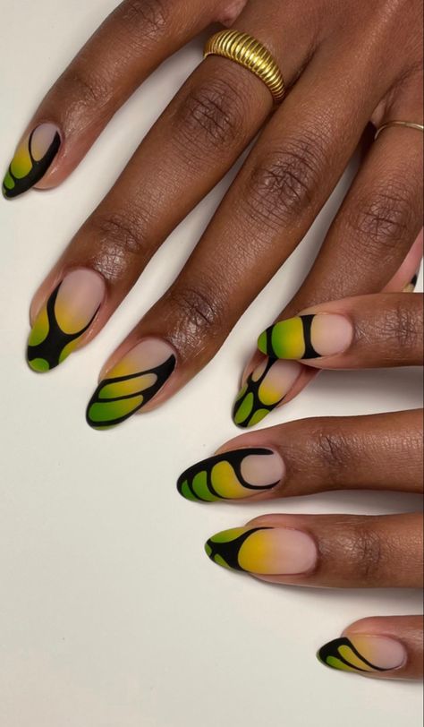 Creative Almond Nails Art Designs, Sunny Nails Design, Cerulean Nails, Heat Map Nails, Glastonbury Nails, Dune Nails, Asymmetrical Nails, Green Yellow Nails, Trippy Nail Designs