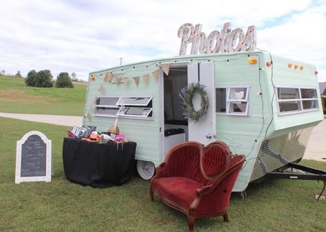 The Shutter Bird: Traveling photo booth inside a vintage camper Photo Booth Trailer, Trailer Photo Booth, Camper Photo Booth, Portable Photo Booth, Warehouse District, Food Truck Design, Camper Decor, Truck Design, Mini Photo