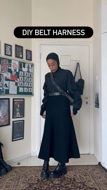 JUNAYNAH EL GUTHMY on Instagram: "Belt harness out of 2 belts Top from @cosstores Skirt from @mango . #fashionaddict #outfitoftheday #dailyoutfitinspo" 2022 Belt, Diy Harness, Belts Top, Harness Skirt, Belt Harness, Diy Belts, Harness Belt, Belt Top, Fashion Addict