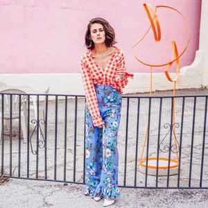 Check out this look I found on LIKEtoKNOW.it http://liketk.it/2vAp9  Download the LIKEtoKNOW.it app to see! Pattern Mixing Outfits, Mixed Prints Outfit, Mixing Prints Fashion, Colorful Wardrobe, Pattern Outfits, Dresses By Pattern, Prints And Patterns, How To Mix, Simple Rules