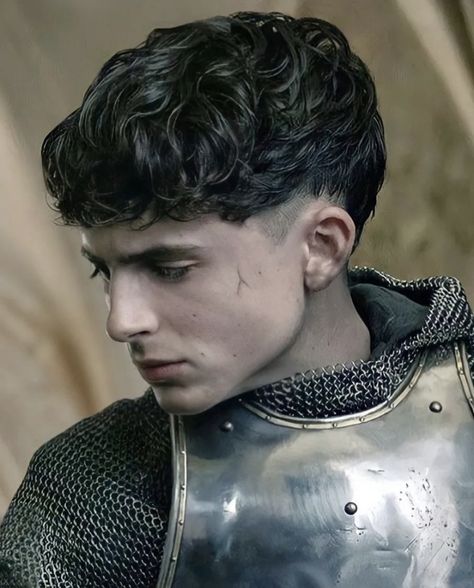 Roman Hairstyles Men, The King Haircut, Medieval Men Hairstyles, Timothee Chalamet Bowlcut, Men Hair Reference, Medieval Hairstyles Men, Timothee Chalamet Haircut, Timothee Chalamet King, Timothee Chalamet Hairstyle