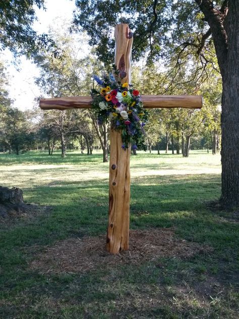 Cross For Wedding, Wooden Crosses Diy, Western Sunflower, Big Cross, Wedding Cross, Holiday Deco, Wooden Crosses, Diy Cross, Beautiful Cross