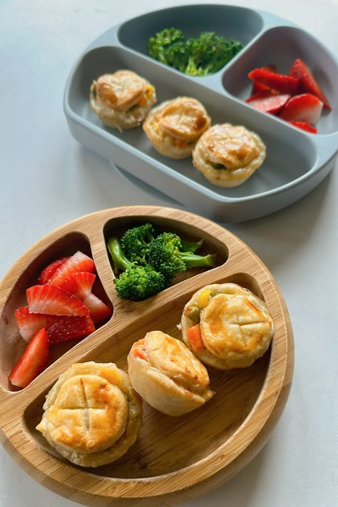 Mini Chicken Pot Pies With Pie Crust - Feeding Tiny Bellies Pot Pies With Pie Crust, Tiny Bellies, Chicken Pot Pies, Rotisserie Chicken Breast, Mini Chicken Pot Pies, Easy Baby Food Recipes, Toddler Lunches, Pie Crusts, Healthy Toddler Meals