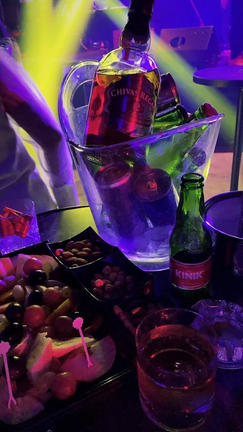 Night Club Drinks, Easter Muddy Buddies, Club Drinks, Friends Party Night, All Seeing Eye Tattoo, Life Made Simple, Party Night Club Aesthetic, Night Club Aesthetic, Pretty Alcoholic Drinks