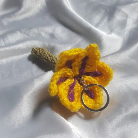 ✨ 🌙 Lost and Found 🌙 ✨ A complimentary Sundrop flower keychain will be provided with every bag purchase. 💛 DM to order. ✨Size: Height: 12 inches Length: 11 inches Depth: 2.5 inches Strap: 25 inches . . Tags: (Crochet, crochet bag, Rapunzel, Sundrop, customize, tangled, moon and sun, flower, knitted strap) #crochetaccessories #crochetkeychain #crochetersofinstagram #sun #crochetbag #flowers #crochetpakistan #tangled #rapunzel #rapunzelcrochet Crochet Keychain Flower, Flower Crochet Keychain, Sundrop Flower, Rapunzel Crochet, Tangled Flower, Flower Keychain, Moon And Sun, Tangled Rapunzel, Flower Crochet