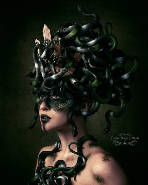 Diy Medusa Costume, Medusa Halloween Costume, Medusa Headpiece, Medusa Makeup, Medusa Costume, Mode Steampunk, Horror Make-up, Cool Halloween Makeup, Goddess Costume