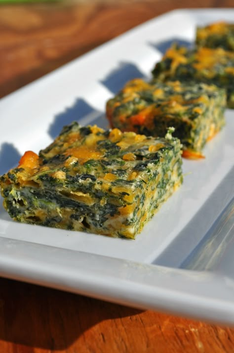 Spinach Squares Recipe, Spinach Squares, Frozen Spinach Recipes, Spinach Appetizers, Make Ahead Appetizer, Beef Snacks, Easy Make Ahead Appetizers, Cheese Squares, Baked Eggs Recipe