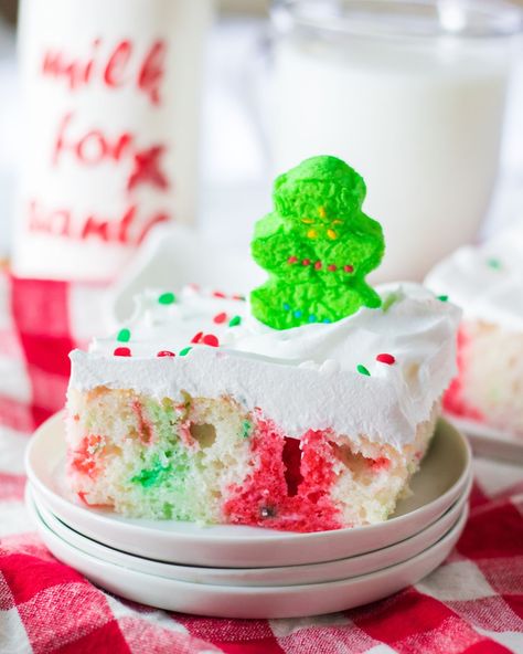 Red And Green Cake, Christmas Poke Cake, Cake With Jello, Jello Poke Cake, Poke Cake Jello, Christmas Jello, Jello Cake, Holiday Sprinkles, Green Cake