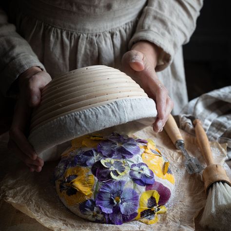 Flower Sourdough, Witch Recipes, Foccacia Bread, Edible Flowers Recipes, Bread Scoring, Sourdough Loaf, Bread Art, Sourdough Bread Recipe, Flower Food