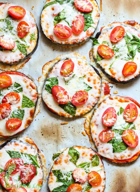 If I ever buy eggplant again, it will be to make this pizza! from @eatgood4life Eggplant Pizza, Sommer Mad, Eggplant Pizzas, Egg Plant, God Mat, Eggplant Recipes, Idee Pasto Sano, I Love Food, Veggie Recipes