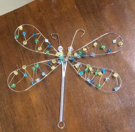 Summer Crafts For Adults, Profitable Crafts, Dragon Fly Craft, Fly Craft, Wind Chimes Craft, Dragonfly Ornament, Hanger Crafts, Wire Art Sculpture, Crafts For Adults