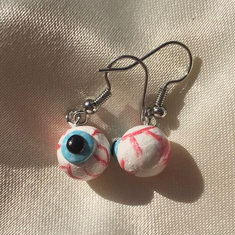 Funky Earrings Diy, Weird Earrings Aesthetic, Clay Earrings Aesthetic, Clay Earrings Ideas, Diy Clay Jewelry, Ideas Arcilla, Clay Earring Ideas, Halloween Earrings Polymer Clay, Polymer Clay Accessories