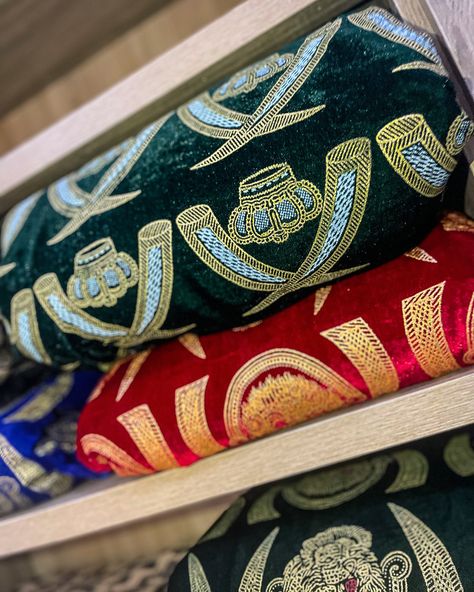 Wrap yourself in royalty with our premium Isi Agu fabrics! 👑 Quality guaranteed🤌🏽, our tailoring experts will transform this stunning Eastern Nigerian textile into a masterpiece that exudes elegance and cultural pride. #chivido2024 #IsiAgu #QualityFabrics #EasternFabrics #NigerianCulture #AfricanFashion #AbujaFashion #TailoringExperts #FashionInNigeria #NigerianFashionIndustry #FashionDesignersInAbuja #TailorsInNigeria #AnambraFashion #ImoFashion #EnuguFashion #AguFabrics #IgboCulture #Nig... Isi Agu, Nigerian Culture, African Fashion, Industrial Style, Royalty, Fashion Accessories, Textiles, Outfit Accessories, Fashion Design