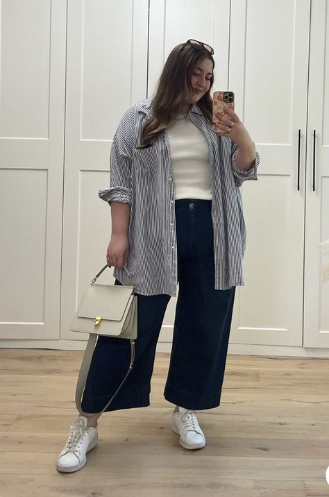 Over Size Style Outfit, Boyfriend Shirt Outfit Plus Size, Wide Leg Cropped Jeans Outfit Plus Size, Oversized Cotton Shirt Outfit, Oversized Shirt Plus Size Outfit, Casual Outfits Big Size, Plus Size Sneakers Outfit, Over Size Button Down Shirt Outfit, How To Style Oversized Shirt Plus Size