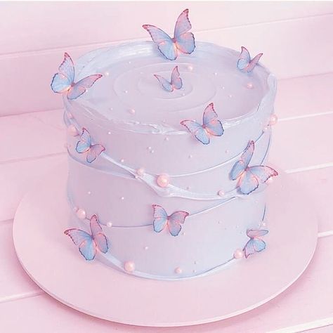 Pastel Butterfly Cake 1st Birthday, Light Purple Butterfly Cake, Zbukurime Per Ditelindje, Pretty Birthday Cakes For Teens, Butterfly Cake Ideas For Kids, Ombre Butterfly Cake, Pastel Butterfly Cake, Cakes Butterfly, Birthday Cake For Teens