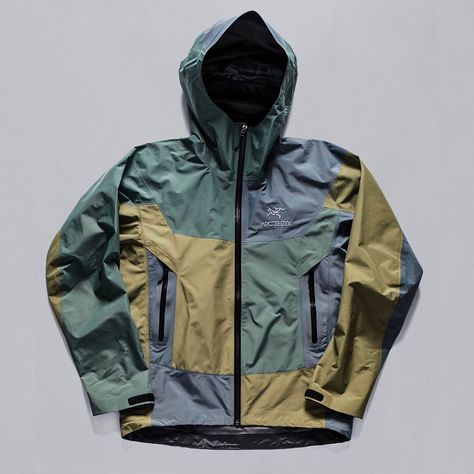 Hiking Patrol on Instagram: “Arc'teryx x BEAMS collaboration from Spring/Summer 2018 - Japan Exclusive Beta SL Patchwork #arcteryx #beamsjapan #hikingpatrol” Arcteryx Jacket, Nba Fashion, Street Style Outfits Men, Men Store, Patchwork Jacket, Streetwear Aesthetic, Outerwear Outfit, Live Fashion, Outdoor Jacket