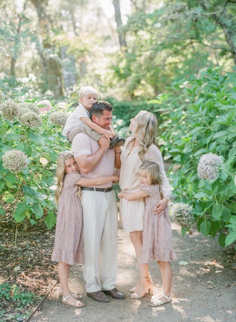 A FILOLI GARDENS FAMILY SESSION | Kent Avenue Photography Family Photos Botanical Garden, Family Photos In Garden, Rose Garden Family Photoshoot, Botanical Garden Photo Shoot Family, Family Photos Greenhouse, Filoli Gardens Photoshoot, Botanical Garden Photo Shoot, Filoli Gardens, Shoots Ideas