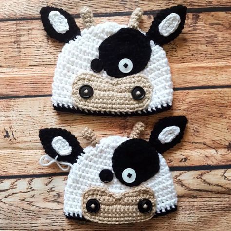 Black & White Crochet Cow Beanie Pattern by Katherine Rombold Tarr - Stardust Gold Crochet Cow Beanie, Hello Kitty Amigurumi, Tops A Crochet, Cow Hat, Cow Crochet, Crochet Baby Bibs, Beau Crochet, Cow Pictures, Bonnet Crochet