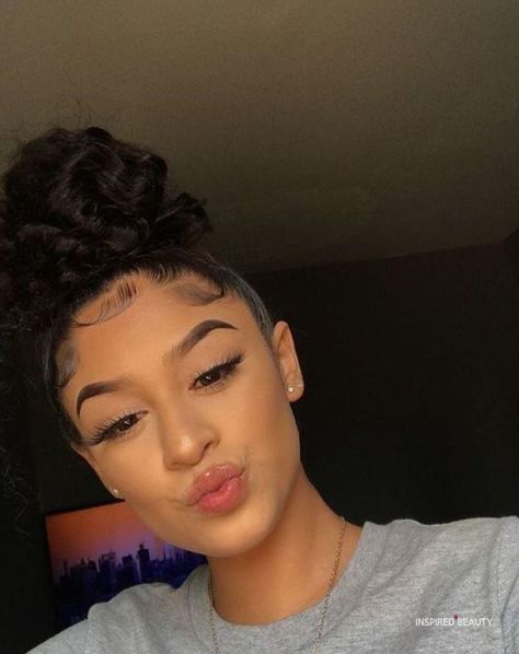 Instagram Baddies Hairstyle Ideas - Inspired Beauty Baddie Hairstyles Latina, Latina Hair, 1950s Hairstyles, Style College, Medium Curly, Edges Hair, Diamond Face, Hairstyles Curly, Hairstyles Easy