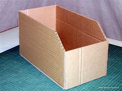 Tuto DIY Casier en carton - casier assemblé Diy Locker, Diy Sewing Table, Carton Diy, Cardboard Storage, Craft Storage Organization, Trendy Sewing Patterns, Sewing Storage, Trendy Sewing, Cardboard Furniture