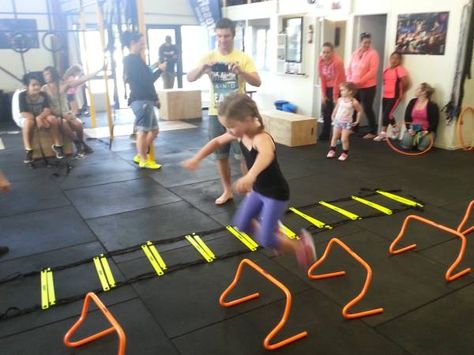 Crossfit Kids Workouts, Bootcamp Games, Crossfit Kids, Pe Activities, Kids Gym, Physical Activities For Kids, Strength Training Program, Athletic Training, Fun Games For Kids