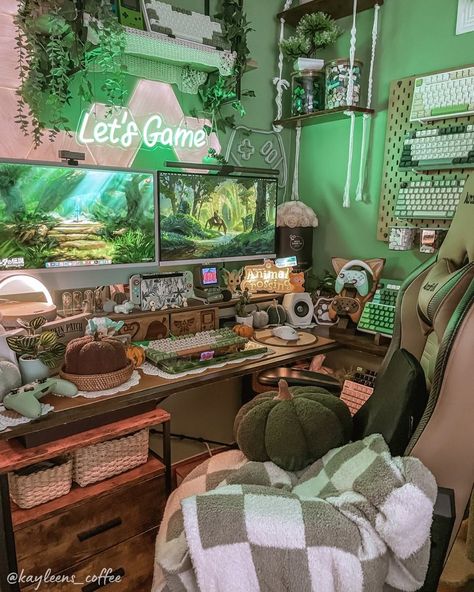 Boho Gaming Room, Green Gamer Room, Nerdy Room, Gamer Bedroom, Office Idea, Hall House, Gamer Room Decor, Retro Room, Computer Room