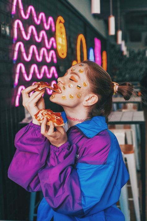 Restaurant Portrait, Pizza Photoshoot, Pizza Girls, Asian Street Food, Restaurant Photography, Chicken Pizza, Food Ads, Love Pizza, People Eating