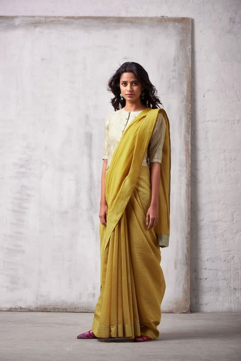 Diwali Outfits Saree, North Indian Saree, Good Earth Clothing, Long Blouse Saree, Mukaish Embroidery, Saree Draping Ideas, Formal Saree, Saree Blouses Designs, Indian Sari Dress