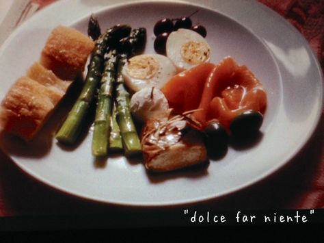 Eat Pray Love food: The art of doing nothing Eat Pray Love Movie, Food In Italy, Olive Bread, Dolce Far Niente, Eat Pray, Eat Pray Love, Rabbit Food, Finger Food Appetizers, Food Tips