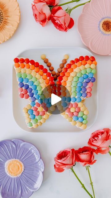 Lydia Rowley on Instagram: "✨🌈🦋 BUTTERFLY  CAKE 🦋🌈✨ • Ok if you’re not good at baking or decorating layered cakes, this is the perfect quick & easy hack! 🦋🙌🏼✨ • Cut your cake in half, place curved sides together & cut a small triangle out of each flat edge, just below the middle. Top with buttercream and smarties, tada 🦋🌈✨ • Sponge cake recipe is: 50g butter 50g sugar 50g self raising flower 1 egg Bake in lined cake tin for 20-25mins at 180C • Inspo @cathrynlaurawood ✨ • • • • • #cakehacks #kidsbirthday #kidscake #kidsbirthdaycake #easycake #rainbowcakes #bakefromscratch #kidspartyideas #cutefood #butterflycake" Butterfly Cake Diy Easy, Easy Butterfly Cake Birthday, Rainbow Cake Smarties, Kids Birthday Cakes Girls Easy, Sponge Cake Decoration Ideas, Easy Butterfly Cake, Rainbow Butterfly Cake, Butterfly Cake Ideas, Cake Diy Easy