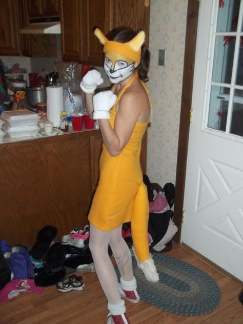 DIY-Costume of Miles "Tails" Prower for Sonic the Hedgehog! Tails Costume, Sonic Cosplay, Miles Tails Prower, Tails Sonic, Costumes Diy, Homemade Halloween Costumes, Diy Costume, Homemade Halloween, Dress Up Costumes