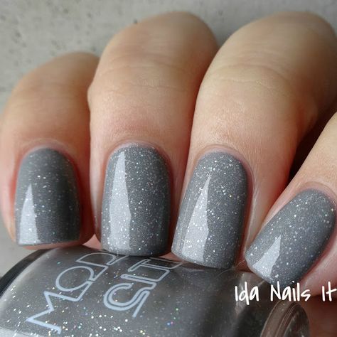 Gray Nail Polish With Glitter, Light Grey Sparkle Nails, Gray Nail Dip Ideas, Gray Holiday Nails Sparkle, Gray Shellac Nails, Glitter Gray Nails, Gray Powder Dip Nails, Shiny Gray Nails, Silver Powder Nails