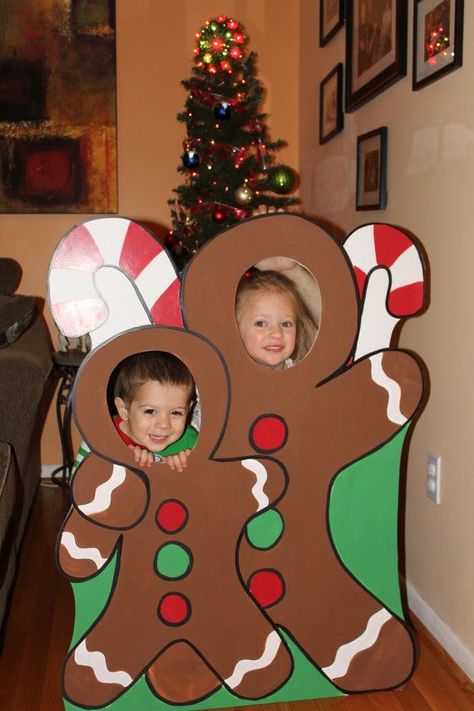 Wooden Photo Booth, Winter Party Themes, Face In Hole, Christmas Photo Props, Gingerbread Christmas Decor, Christmas Photo Booth, Christmas Yard Art, Photo Booth Prop, Office Christmas Decorations