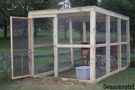 61 DIY Chicken Coop Plans That Are Easy to Build (100% Free) Chicken Coops Plans, Easy Diy Chicken Coop Plans, Easy Diy Chicken Coop, Chicken Coop Plans Free, Cheap Chicken Coops, Easy Chicken Coop, Chicken Barn, Portable Chicken Coop, Chicken Pen