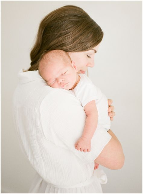 Newborn Mom Photography, Newborn Photography Boy With Mom, Mom Newborn Pictures, Mom Baby Photoshoot, Newborn Photography With Mom, Mom And Newborn Photography, Newborn With Mom, Mom And Baby Photography, Baby With Mom