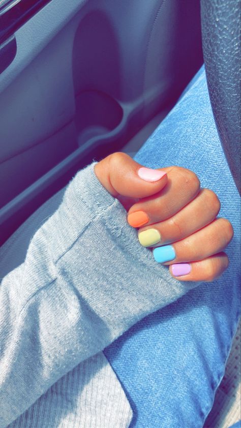 5 Color Nails Summer, Pastel Bright Nails, Multi Colored Dip Nails, Multi Colored Gel Nails, Nail Multi Color Ideas, Multi Colored Nails Summer Short, Summer Gel Nails Multicolor, Short Nails Multi Color, Multi Color Dip Nails