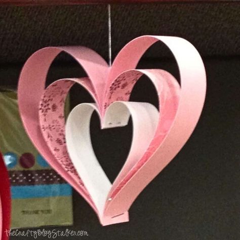 Paper Valentine Hearts, Paper Heart Ideas, Diy 3d Hearts Out Of Paper, Crafts With Tooth Picks, Paper Hearts Tutorial, Quick Easy Valentines Crafts, 3d Valentine Crafts, 3d Heart Craft, Hanging Hearts Decoration Diy Crafts