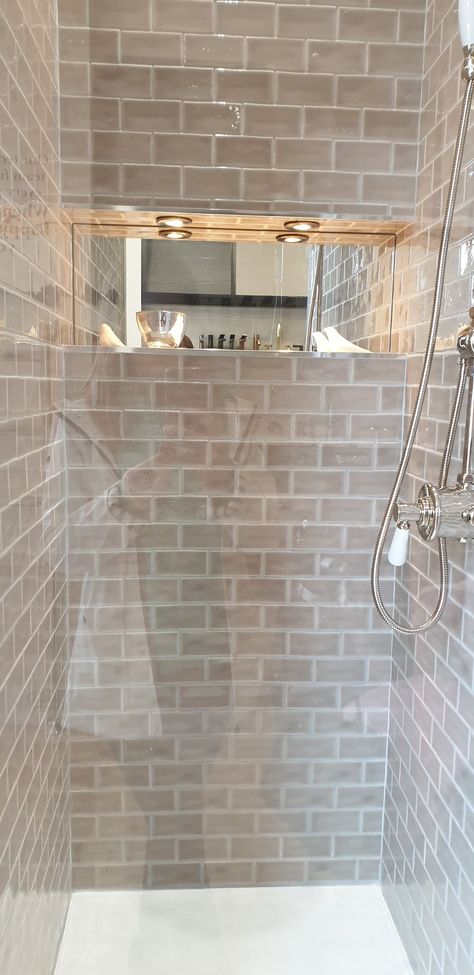 Mirror in shower niche Mirror Inside Shower Wall, Mirror In Shower Ideas, Brick Tile Shower, Restroom Tile, Attic Shower, Shower Alcove, Small Ensuite, Tile Shower Niche, Shower Recess