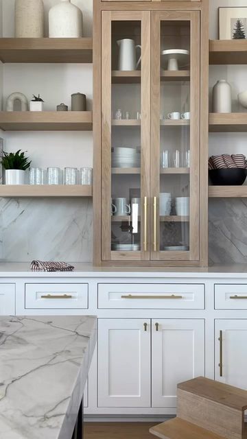 Neoclassical Interior, Diy Backsplash, White Dishes, Kitchen Inspiration Design, Kitchen Redo, Glass Cabinet, Kitchen Cabinet Design, Updated Kitchen, Beautiful Kitchens