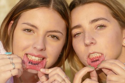 Best Friend Lip Tattoos, Yeehaw Lip Tattoo, Small Lips Tattoo, Funny Lip Tattoo, Matching Lip Tattoos, Kachow Tattoo, Inner Lip Tattoo, Funny Lips, Small Lips