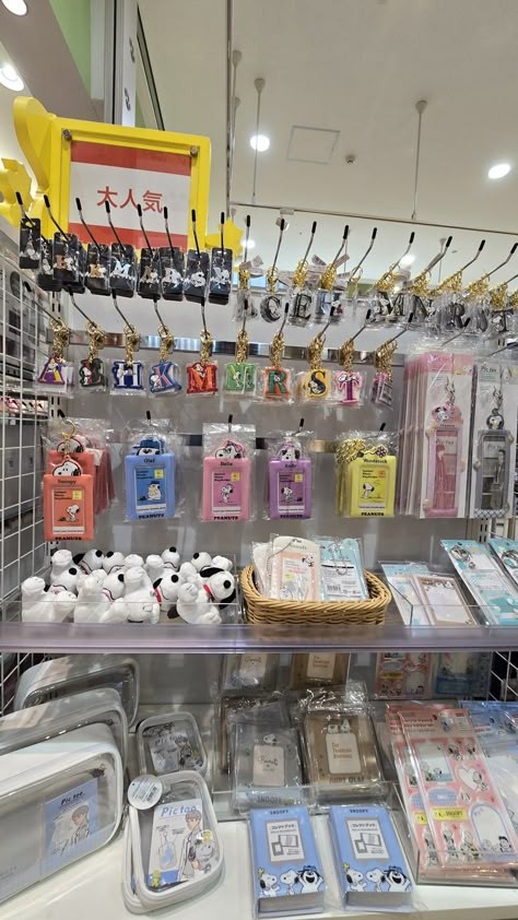 Snoopy Merch, Snoopy Aesthetic, Art Club Projects, Stitch Drawing, Snoopy Love, Cartoons Love, Snoopy And Woodstock, Art Club, Visual Merchandising