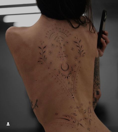 Large Dainty Back Tattoos, Back Tattoo Layout Women, Abstract Tattoo Back Women, Triangle Back Tattoo, Dainty Full Back Tattoo, Ornamental Back Of Neck Tattoo, Ornamental Spine Tattoos For Women, 224 Tattoo Meaning, Spine Ornamental Tattoo