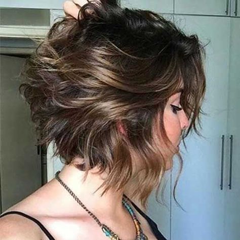 21 ideias de cabelos curtos para você se inspirar - Crescendo aos Poucos Textured Bob Hairstyles, Hair Cuts 2017, Messy Bob Hairstyles, Stylish Short Haircuts, Haircuts For Wavy Hair, Haircut Inspiration, Beautiful Hairstyles, Hair Styles 2017, Best Short Haircuts